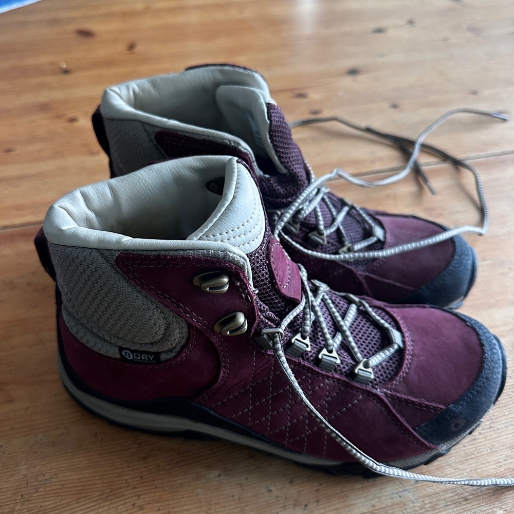 Oboz Ousel Women's Hiking Boots in Burgundy and Black